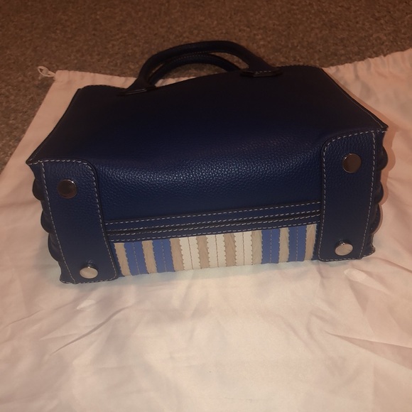 Michael Kors medium purse with strap - Picture 5 of 14